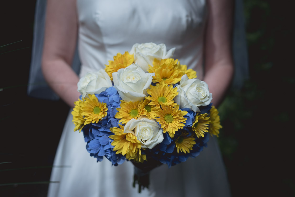 east hampton wedding photography bride flowers