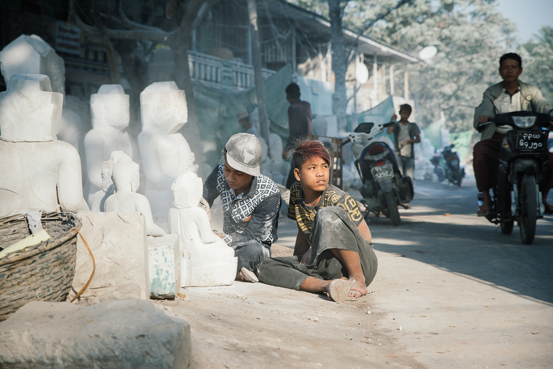 Buddha sculptor